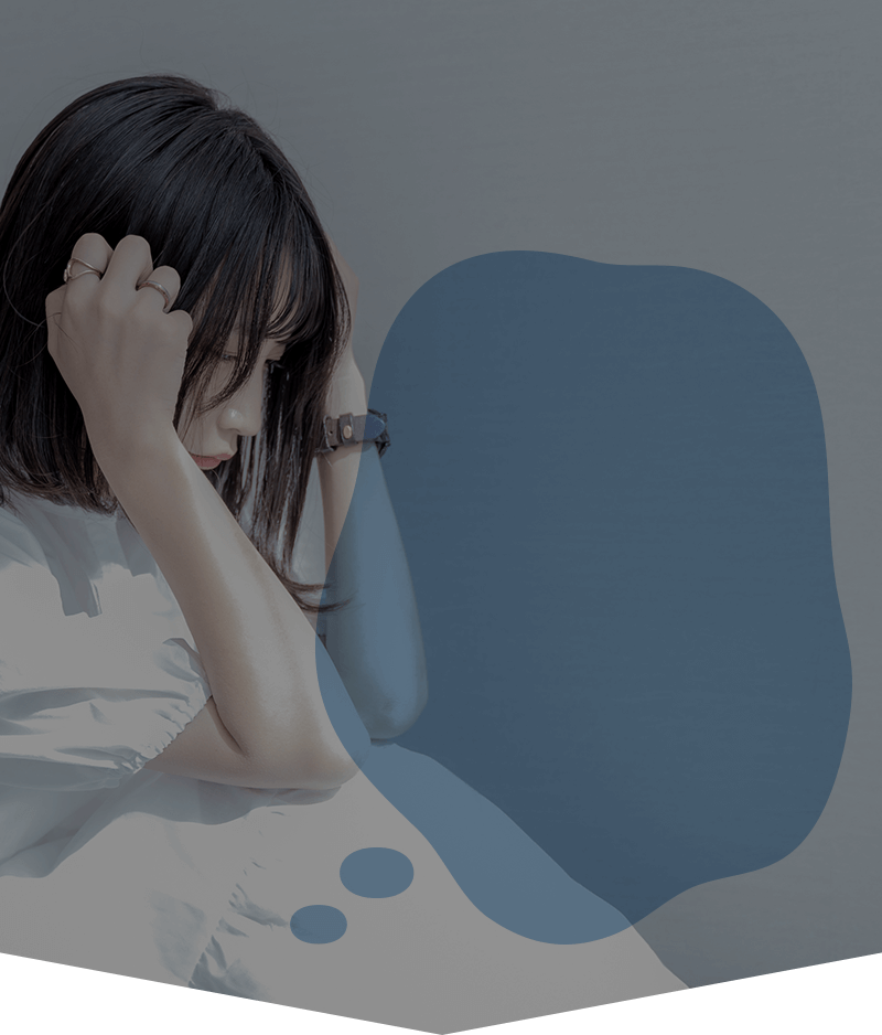 悩む女性